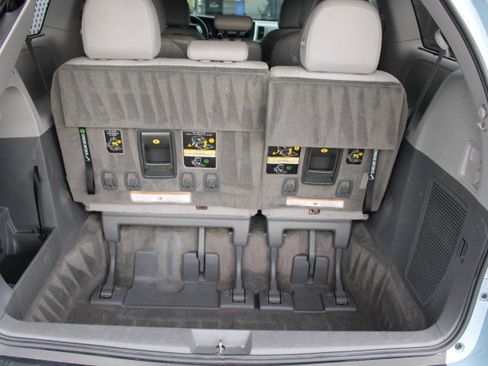 Used 2017 Toyota Sienna XLE FWD image 30
