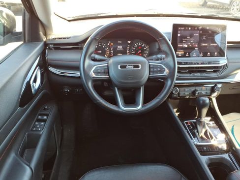 Used 2022 Jeep Compass Trailhawk w/ Trailhawk Convenience Group AWD/4WD image 11
