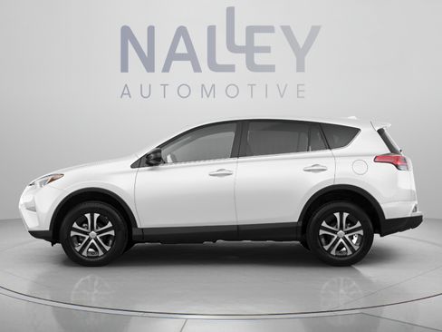 Used 2018 Toyota RAV4 LE AWD/4WD image 2