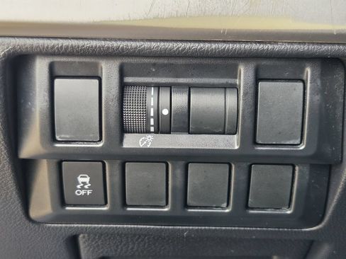 Used 2018 Subaru Outback 2.5i Premium AWD/4WD image 23