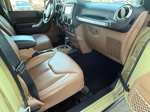 Used 2013 Jeep Wrangler Unlimited Rubicon w/ Max Tow Pkg image 24