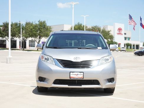 Used 2013 Toyota Sienna LE FWD image 3