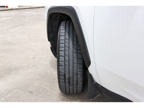 Used 2019 Toyota RAV4 XLE w/ Convenience Package FWD image 33