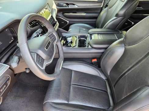 Used 2024 Jeep Wagoneer Series II w/ Flexible Seating Group image 8