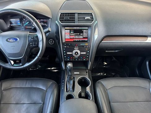 Used 2016 Ford Explorer Limited FWD image 4