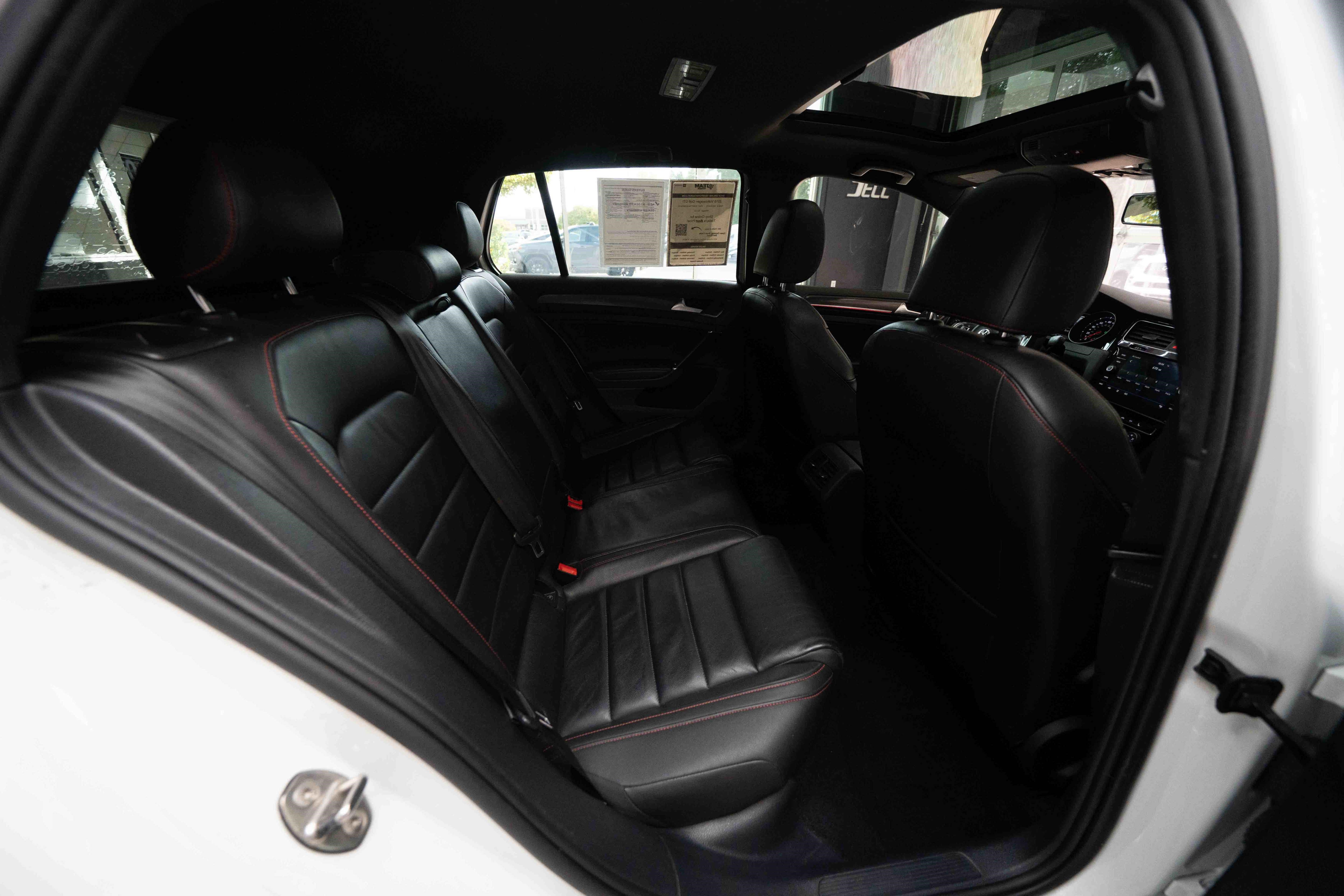 Used 2019 Volkswagen Golf 4-Door FWD image 24