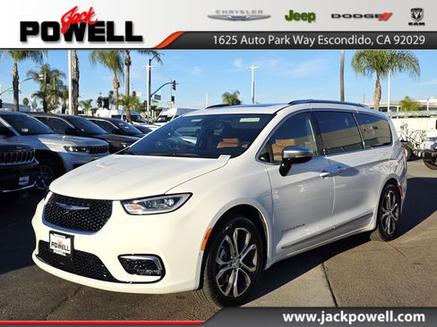 New 2026 Chrysler Pacifica Pinnacle image 1
