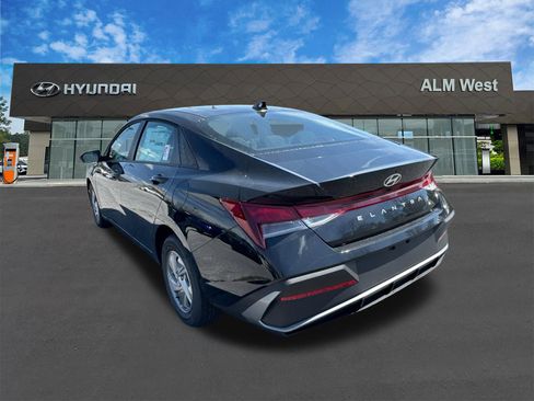New 2026 Hyundai Elantra SE FWD image 8