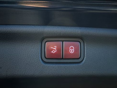 Used 2023 Mercedes-Benz C 300 4MATIC Sedan image 11