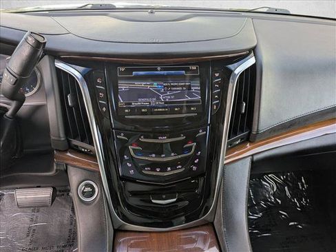 Used 2016 Cadillac Escalade Luxury AWD/4WD image 14
