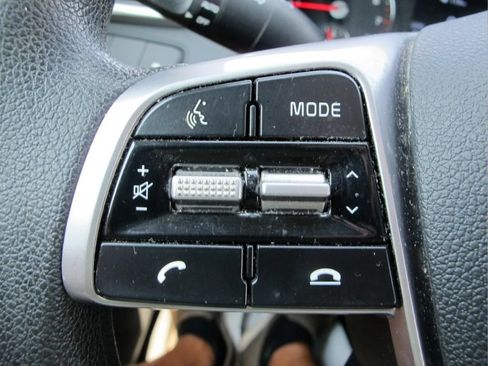 Used 2020 Kia Sorento LX FWD image 19