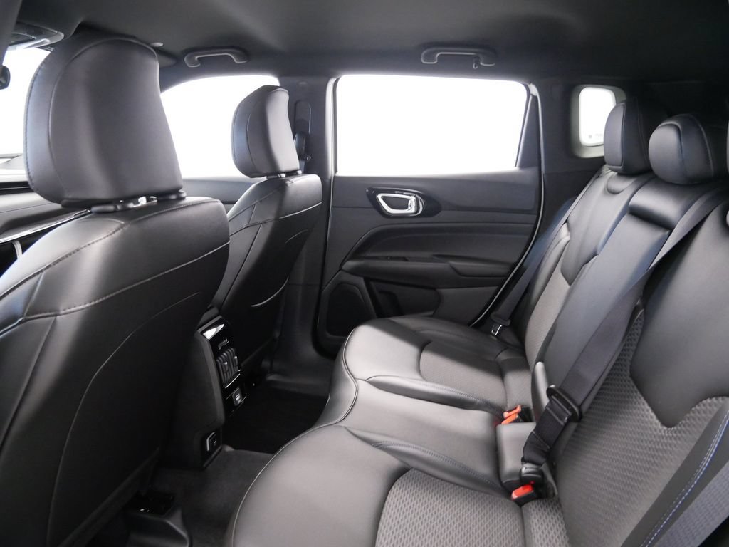 New 2026 Jeep Compass Latitude AWD/4WD image 14