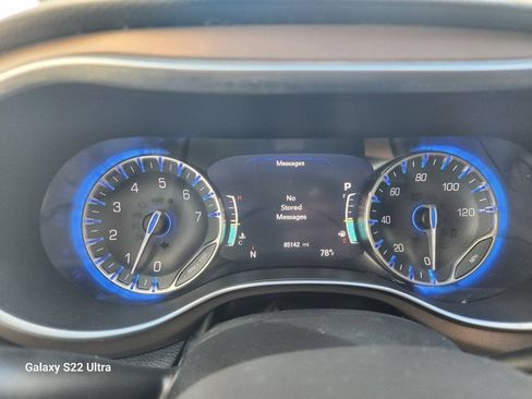 Used 2017 Chrysler Pacifica Touring-L Plus FWD image 11