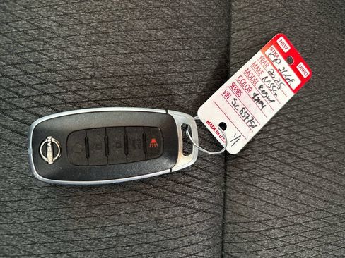 Used 2025 Nissan Rogue SV FWD image 32