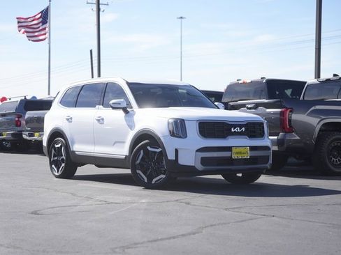 Used 2023 Kia Telluride S image 2