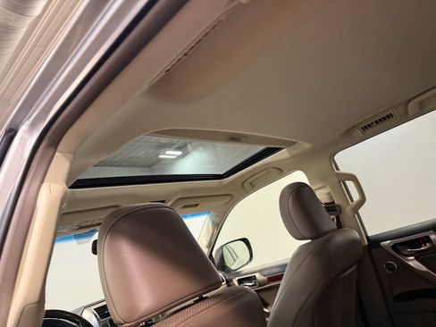 Used 2017 Lexus GX 460 Luxury AWD/4WD image 11