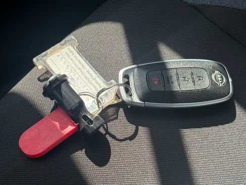 Used 2025 Nissan Versa SV image 22