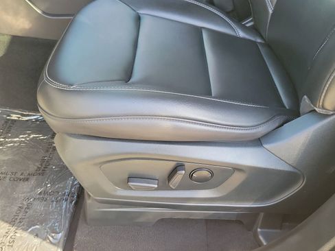 Used 2024 Ford Explorer XLT w/ Equipment Group 202A image 21