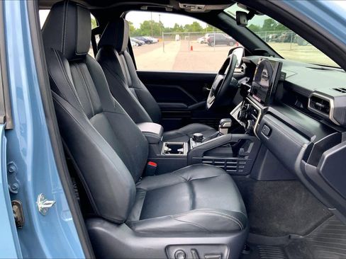 Certified 2025 Toyota 4Runner Limited AWD/4WD image 9