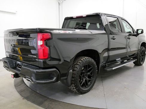 Used 2019 Chevrolet Silverado 1500 Custom w/ Custom Value Package AWD/4WD image 7