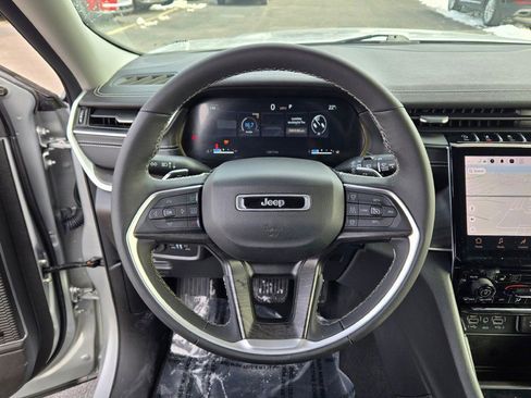 Used 2024 Jeep Grand Cherokee Limited w/ Black Appearance Package image 34