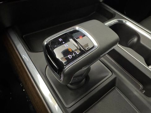 Used 2025 Chevrolet Silverado 1500 High Country w/ Technology Package image 29