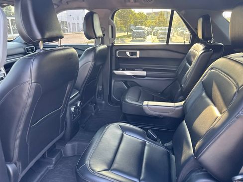 Used 2022 Ford Explorer XLT w/ Equipment Group 202A AWD/4WD image 13