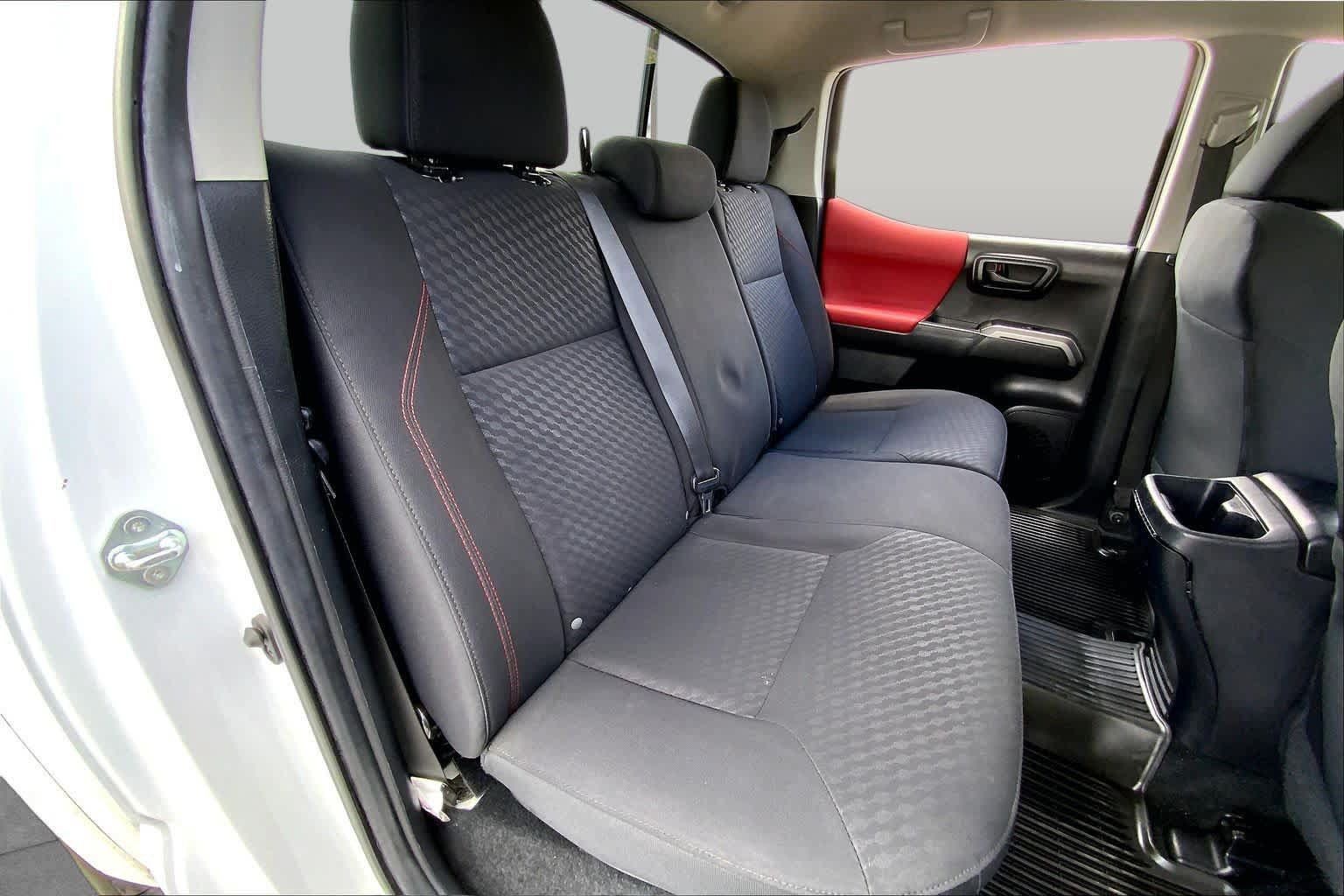 Used 2022 Toyota Tacoma SR5 AWD/4WD image 19