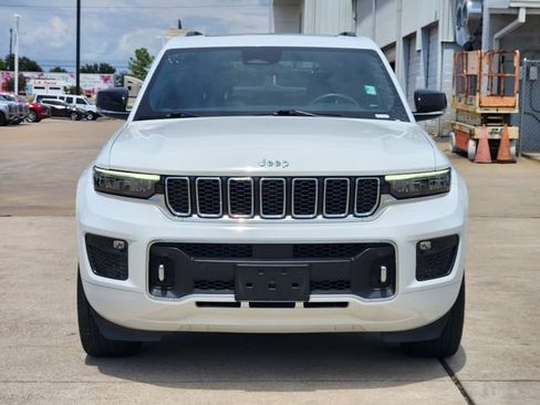 Used 2022 Jeep Grand Cherokee Overland w/ Luxury Tech Group IV AWD/4WD image 2