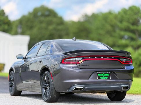 Used 2017 Dodge Charger R/T RWD image 9