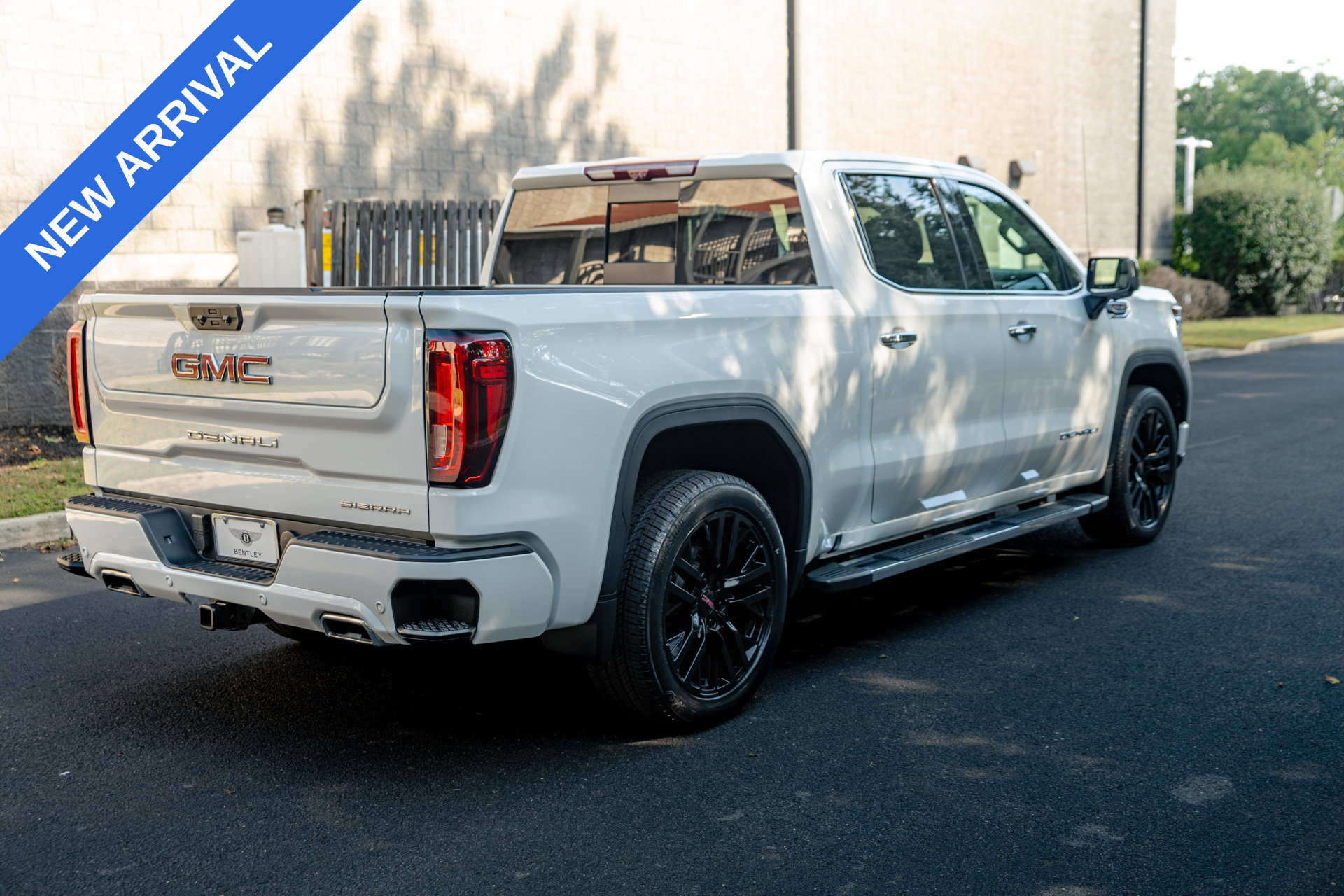 Used 2023 GMC Sierra 1500 Denali w/ Technology Package AWD/4WD image 7