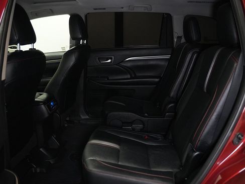 Used 2019 Toyota Highlander SE AWD/4WD image 19