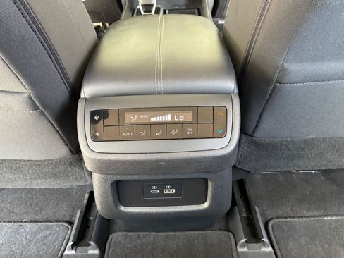Used 2024 Nissan Pathfinder SV FWD image 27