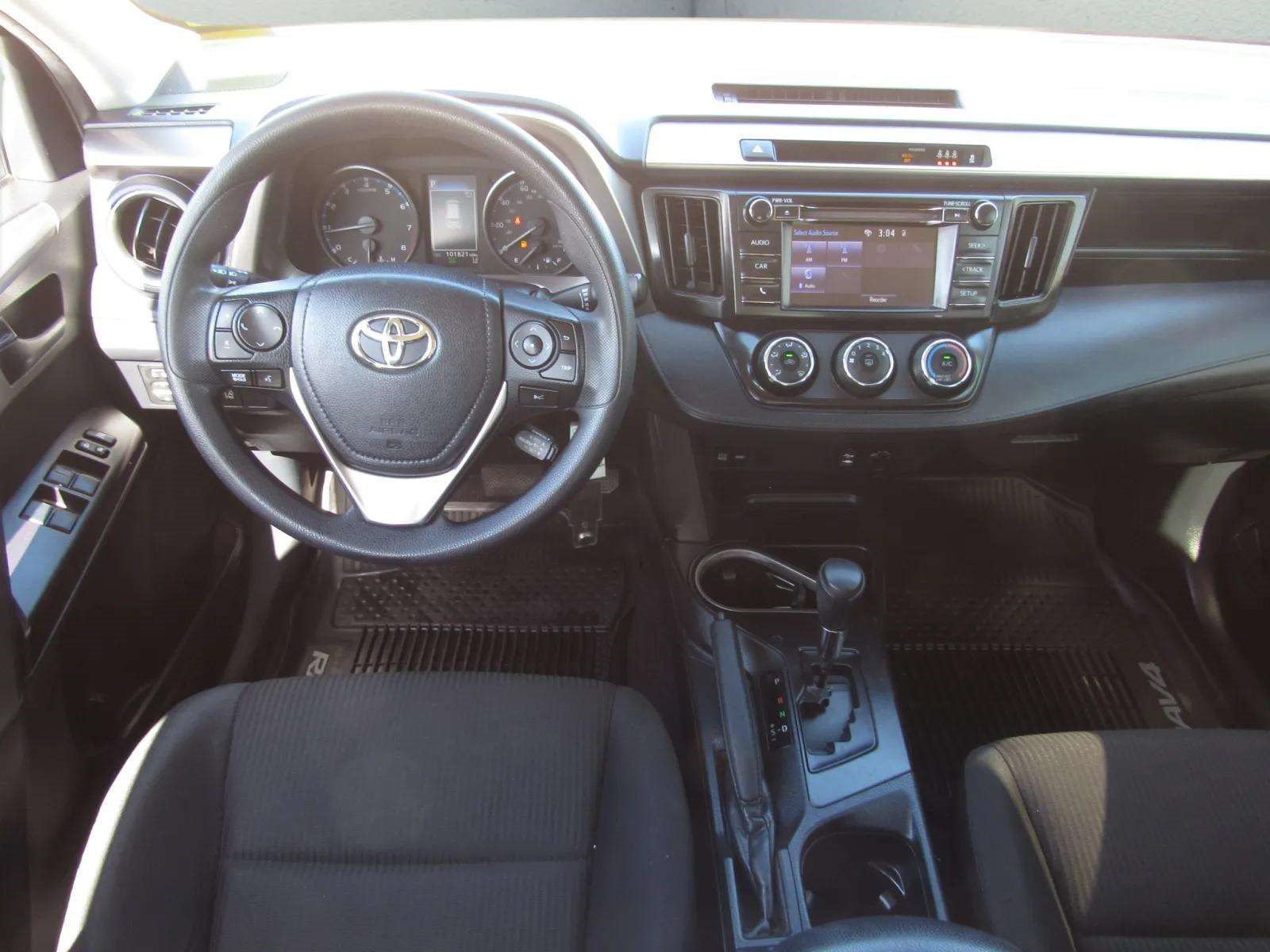 Used 2018 Toyota RAV4 LE FWD image 16