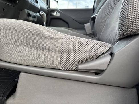 Used 2015 Nissan Frontier SV w/ SV Value Truck Package image 9