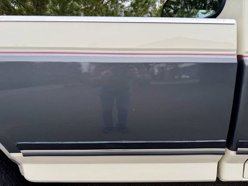 Used 1990 Ford F250 XL 2dr 4WD Standard Cab LB HD image 38