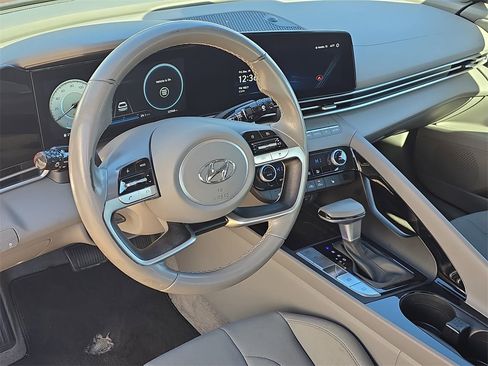 Certified 2023 Hyundai Elantra SEL w/ Convenience Package image 15