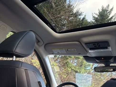 Used 2024 Nissan Pathfinder Platinum image 29