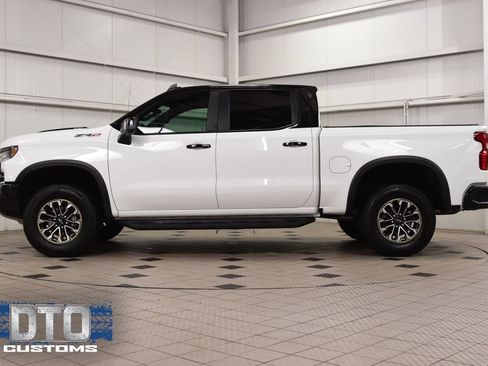 Used 2025 Chevrolet Silverado 1500 ZR2 w/ Technology Package AWD/4WD image 4