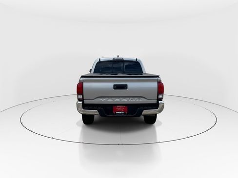 Used 2022 Toyota Tacoma SR5 RWD image 7