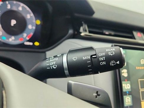 Used 2024 Land Rover Range Rover Velar Dynamic SE image 44