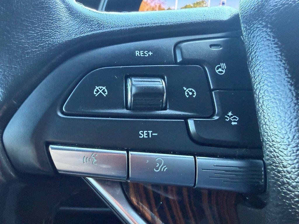 Used 2021 Cadillac Escalade Premium Luxury AWD/4WD image 17
