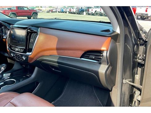 Used 2021 Chevrolet Traverse High Country AWD/4WD image 18