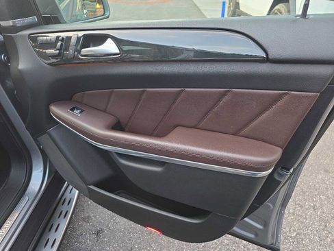Used 2015 Mercedes-Benz GL 550 4MATIC image 27