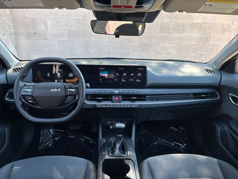 Used 2025 Kia K4 FWD image 32