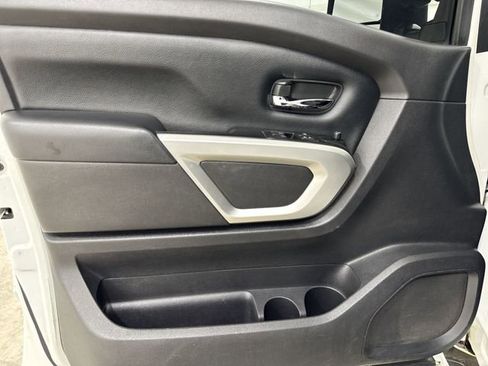 Used 2017 Nissan Titan SV image 20