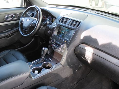 Used 2018 Ford Explorer XLT w/ Equipment Group 202A image 18