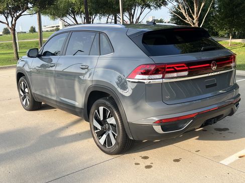 Used 2024 Volkswagen Atlas Cross Sport SE FWD image 8