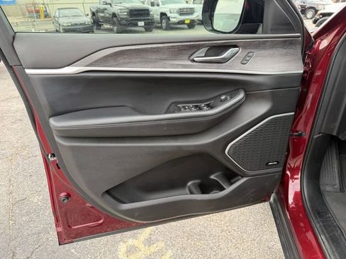 Used 2022 Jeep Grand Cherokee Limited 4xe image 11