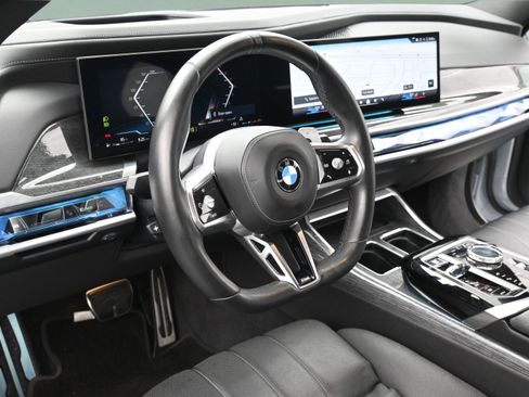 Used 2023 BMW 760i xDrive w/ Executive Package AWD/4WD image 12